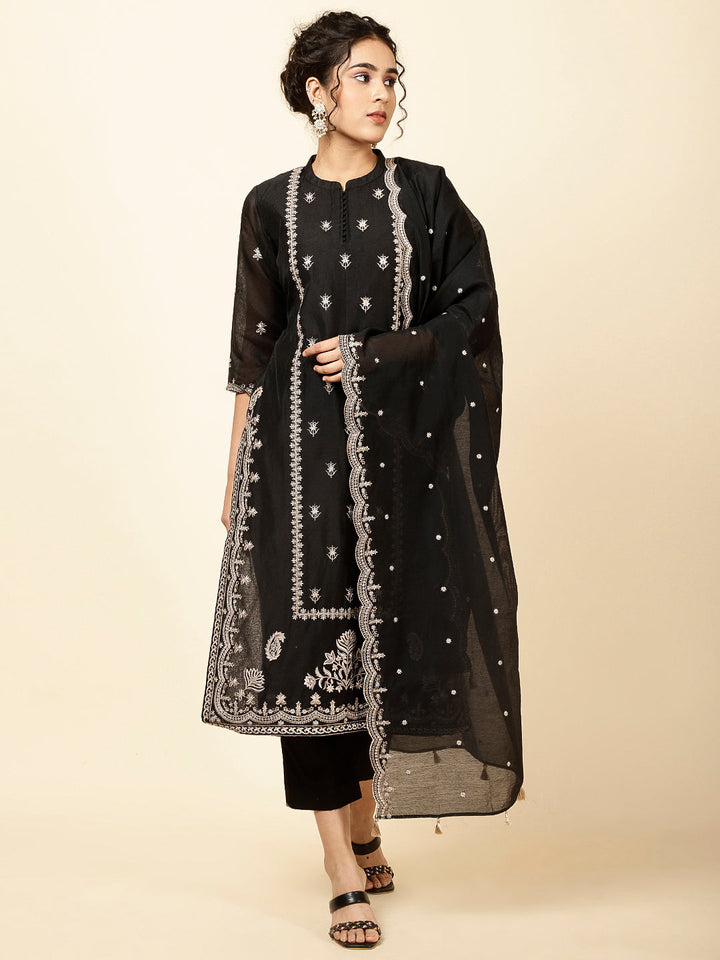 Embroidered Chanderi Kurta With Pants &amp; Dupatta