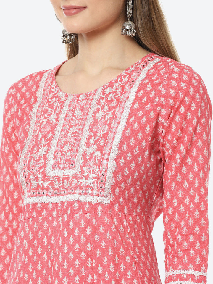 Resham Neck Booti  Printed Cotton A-line Kurta With Pant &amp; Chiffon Dupatta