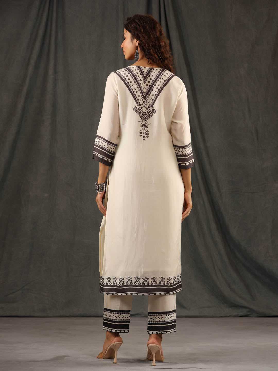 Neck Embroidered Muslin Kurta With Pants
