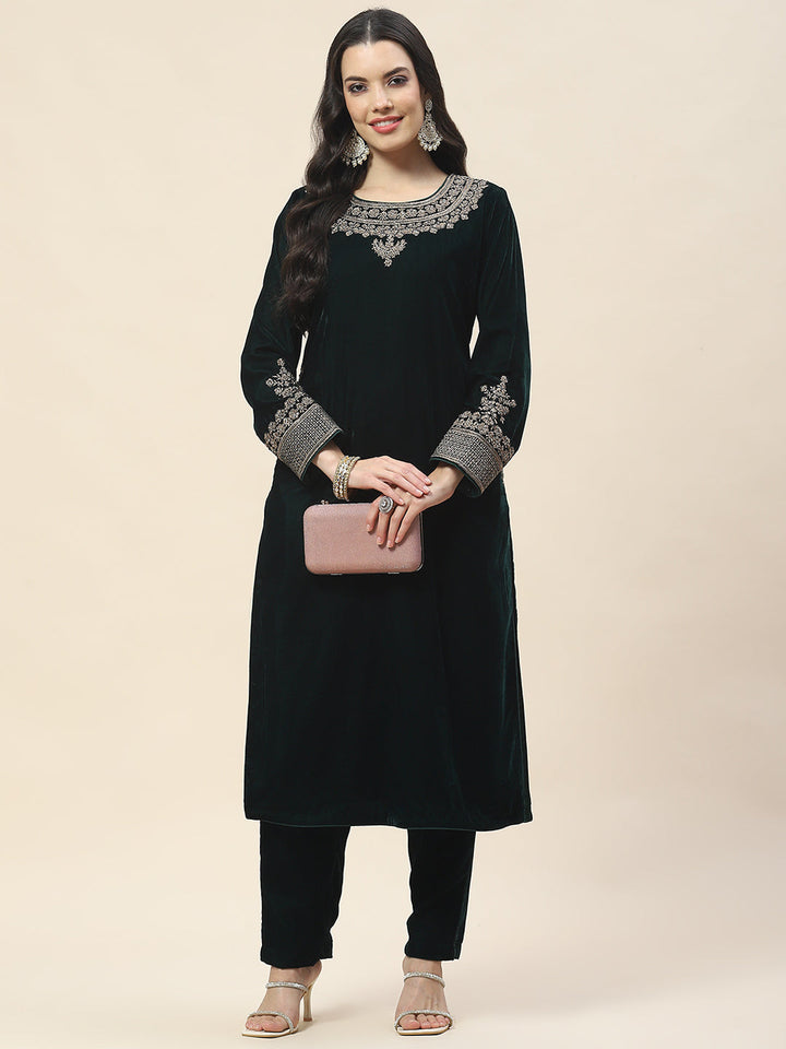 Neck Embroidered Velvet Kurta With Pants
