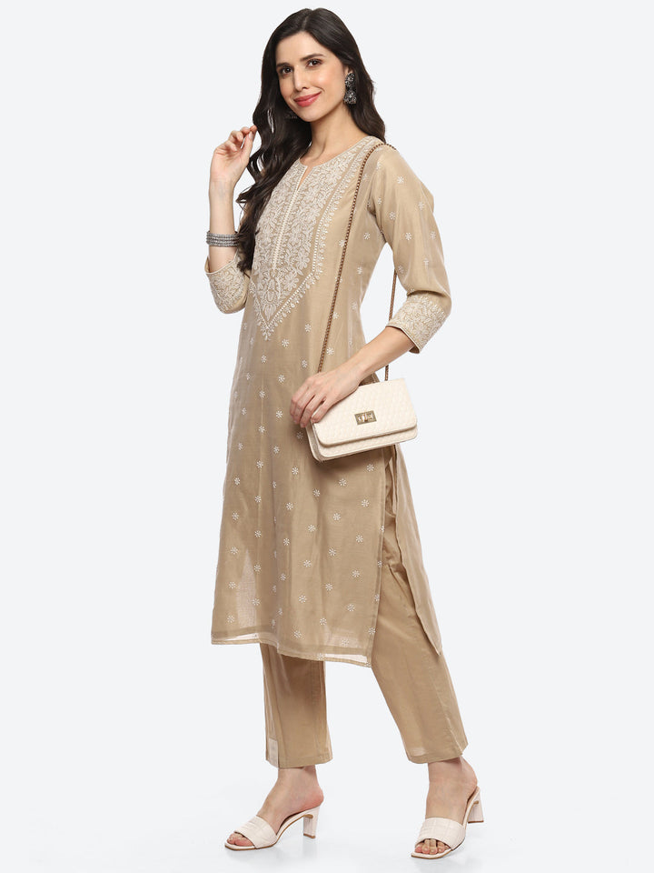 Thread Embroidered Chanderi Kurta With Pant