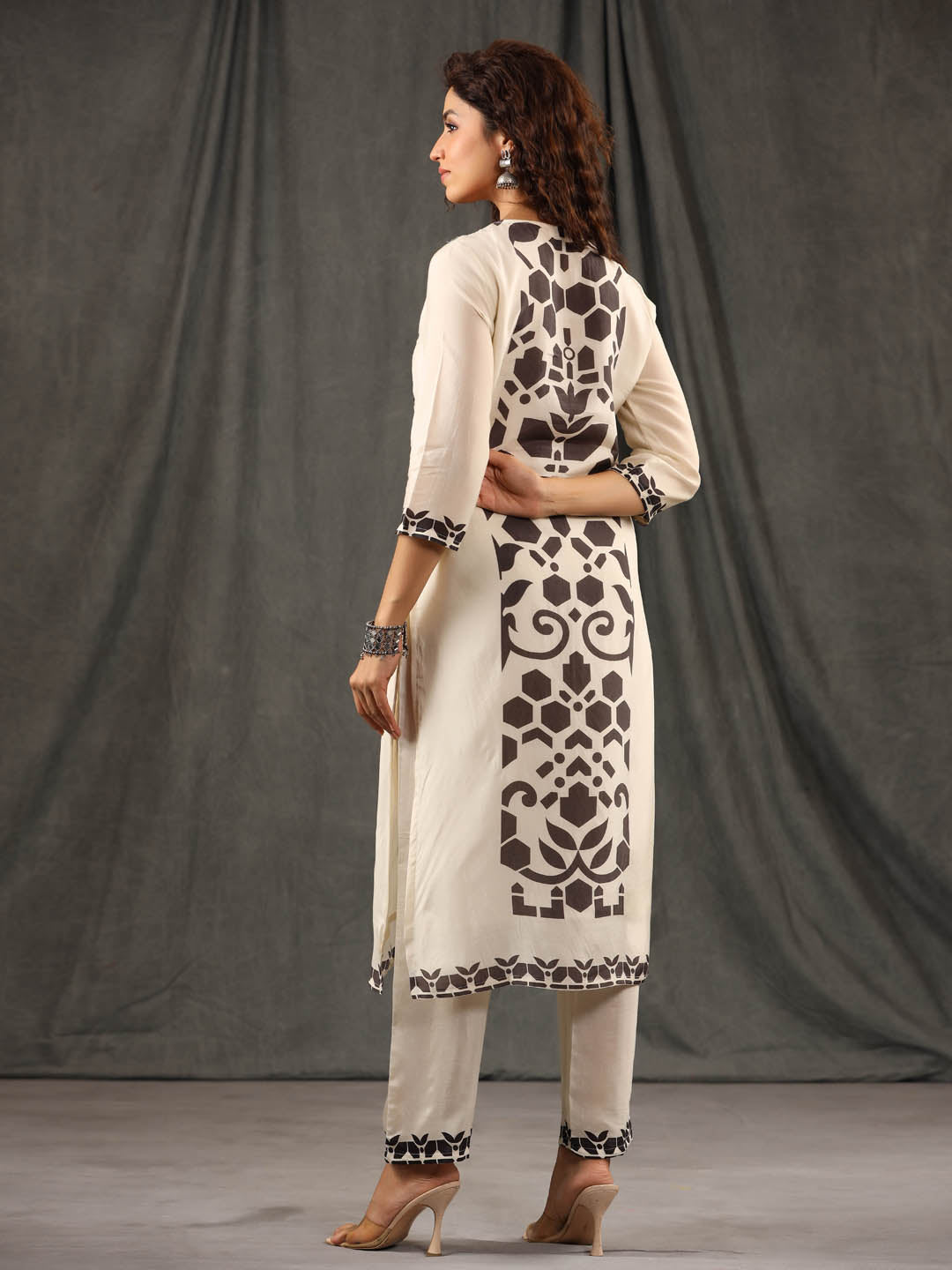 Neck Embroidered Muslin Kurta With Pants