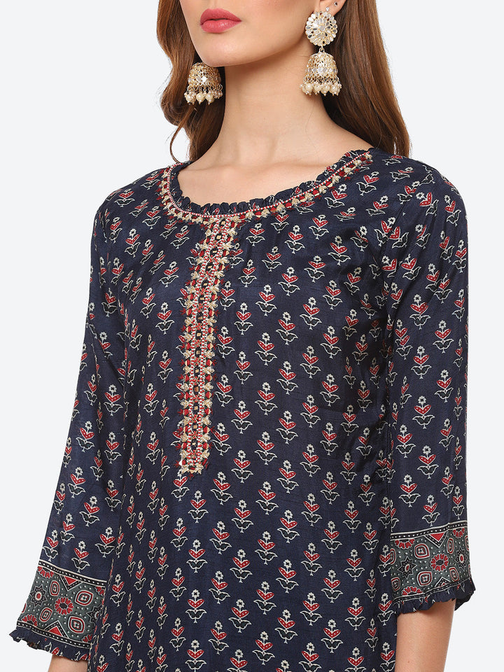 Printed Booti Cotton Kurta With Pant &amp; Chiffon Dupatta