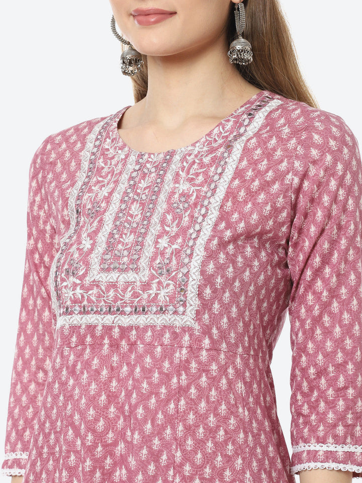 Resham Neck Booti  Printed Cotton A-line Kurta With Pant &amp; Chiffon Dupatta
