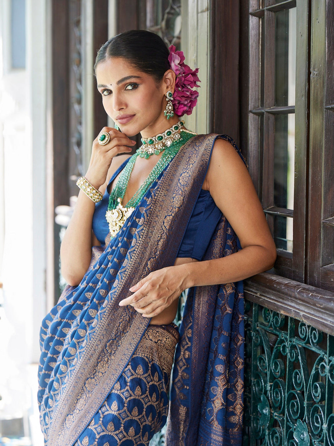Antique Jaal Crepe Plain Saree
