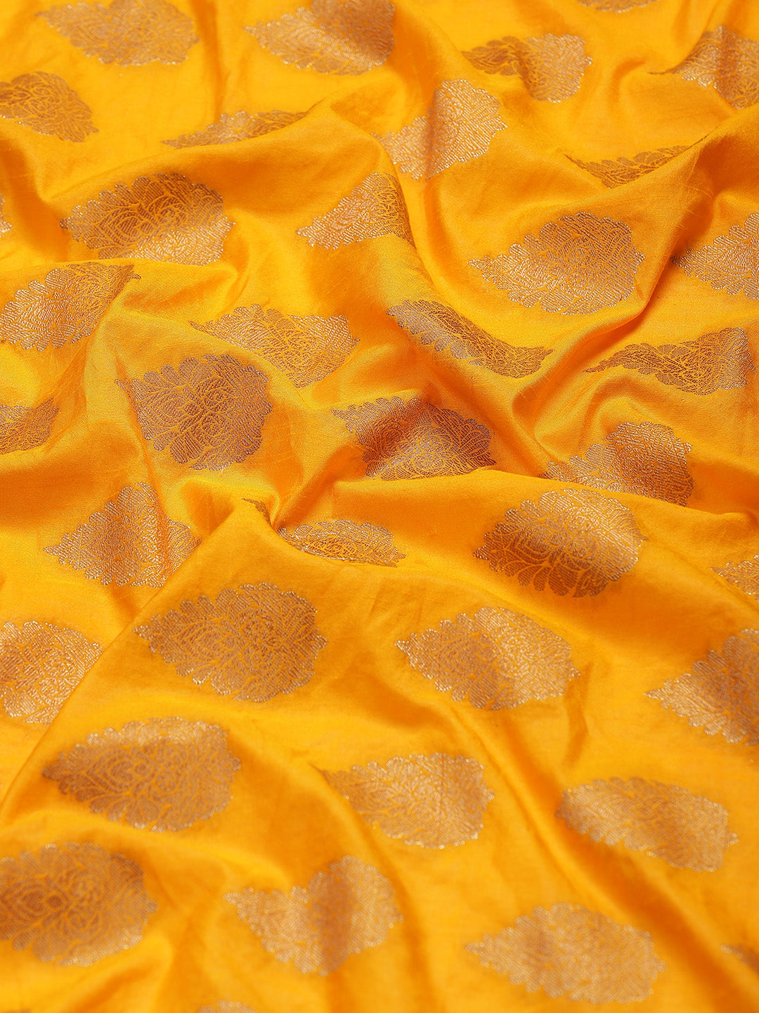 Zari Border Booti Art Handloom Woven Saree