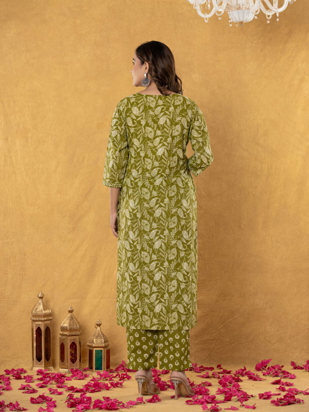 Green Embroidered Cotton Blend Straight Suit Set With Dupatta