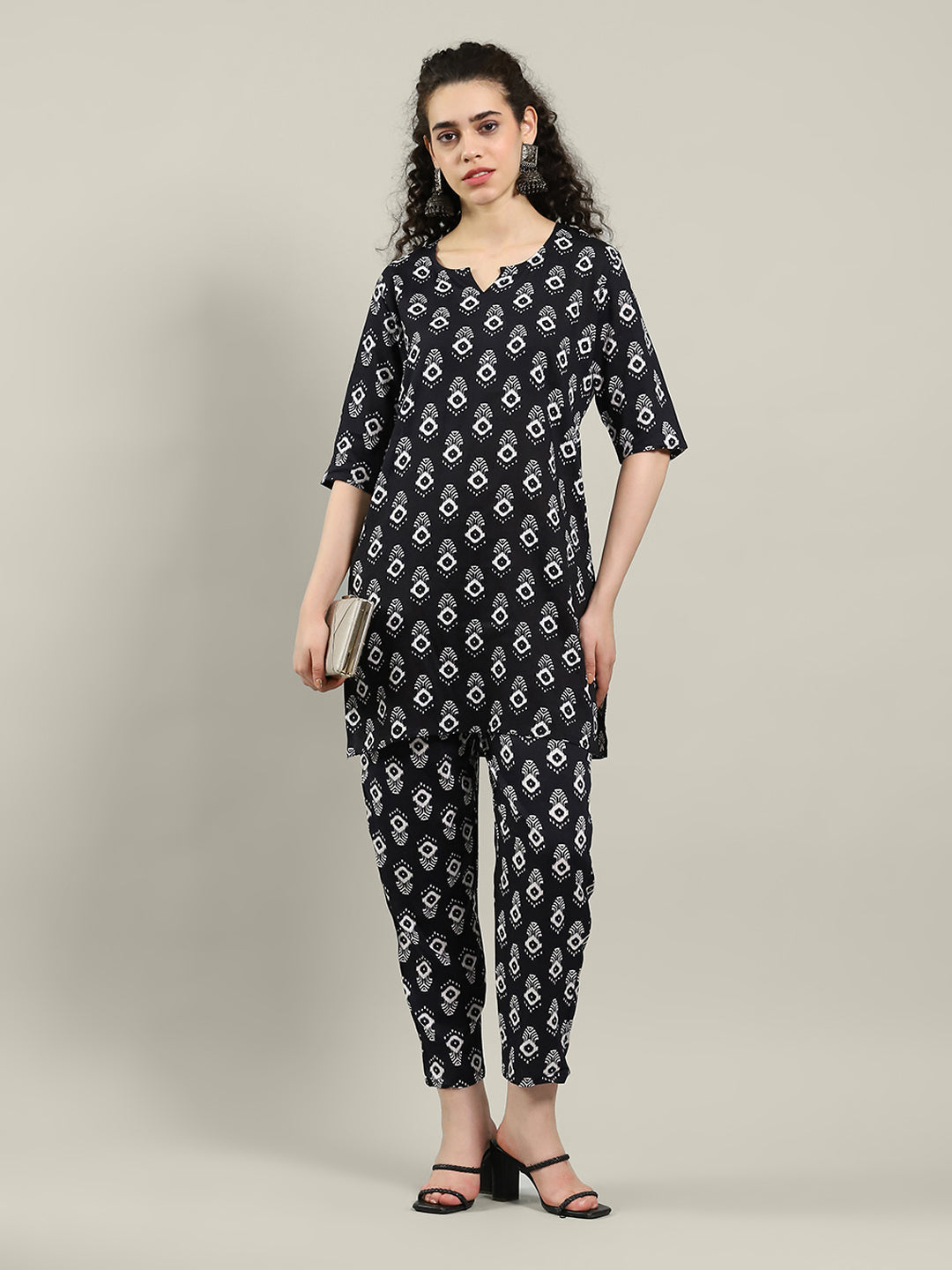 Printed Cotton Blend Kurta &amp; Pants