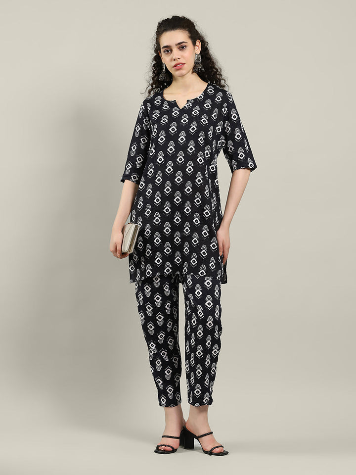 Printed Cotton Blend Kurta &amp; Pants