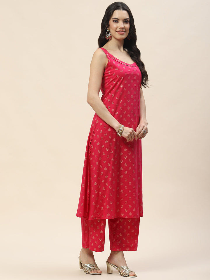 Embroidered Chanderi Kurta With Cape &amp; Pants