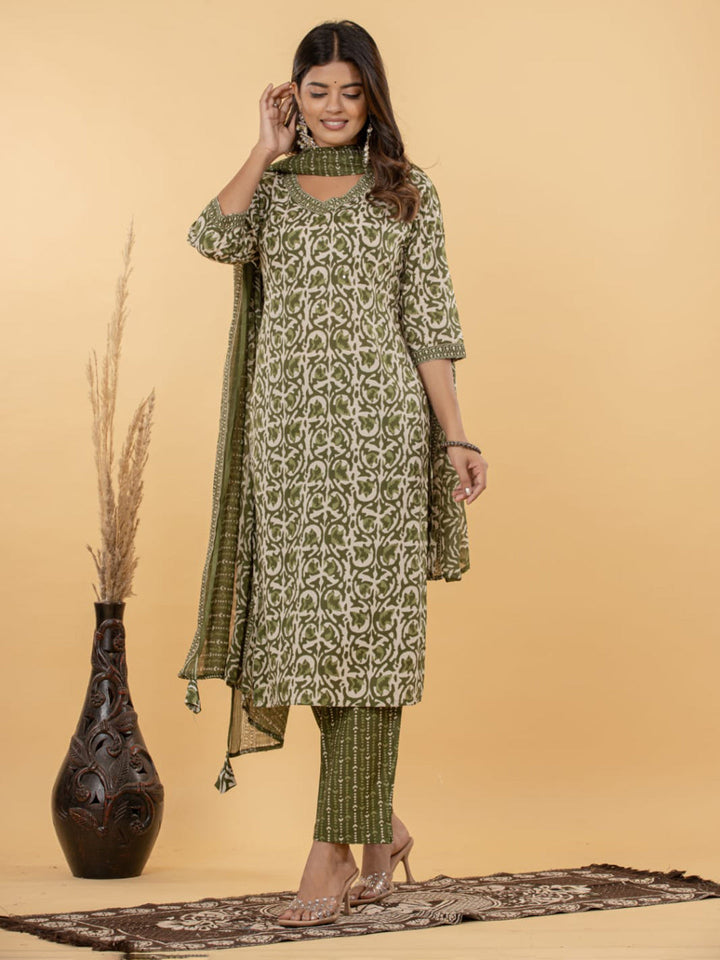 Green Embroidered Cotton Blend Straight Suit Set With Dupatta