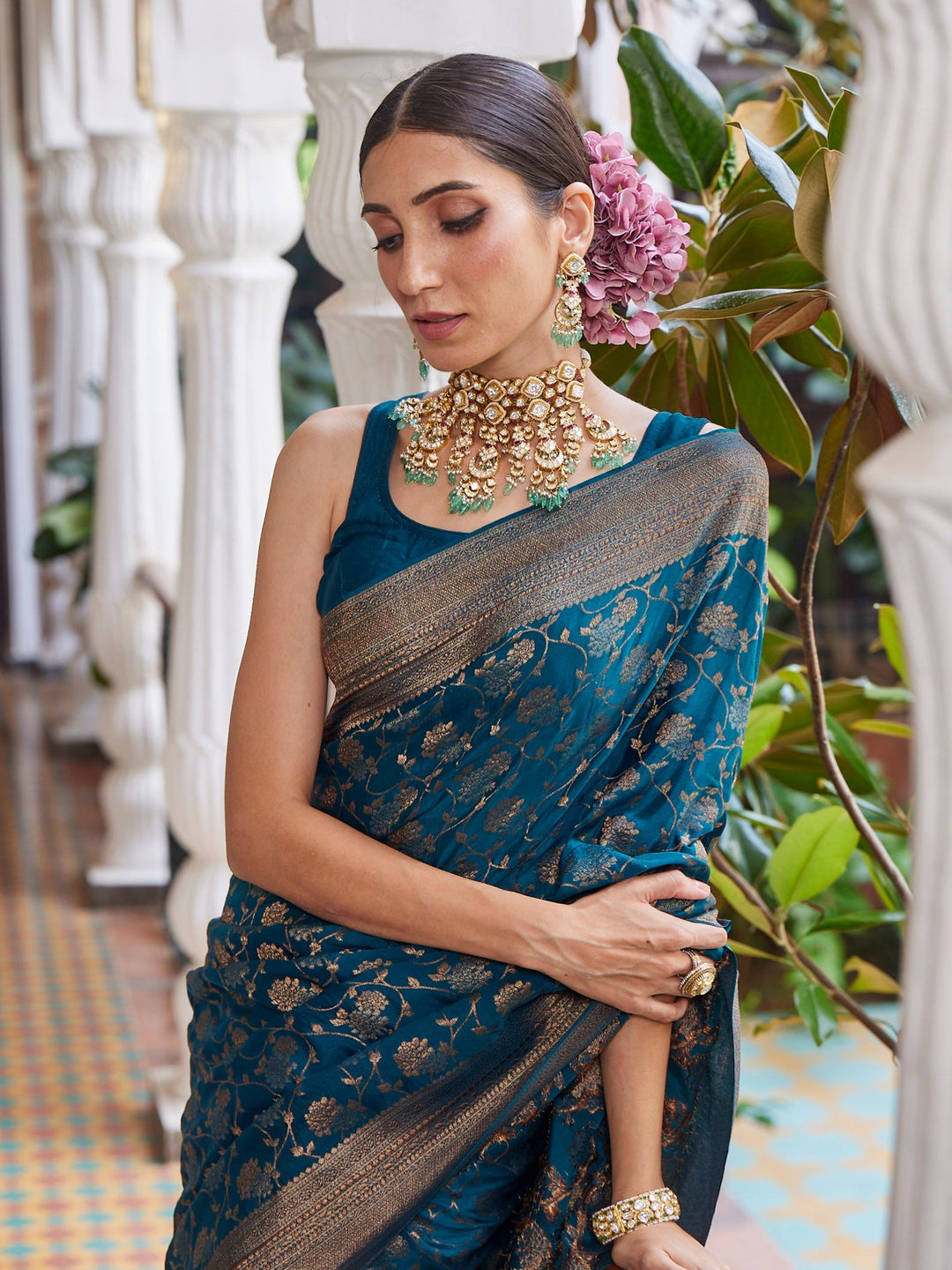 Floral Antique Jaal Crepe Plain Saree