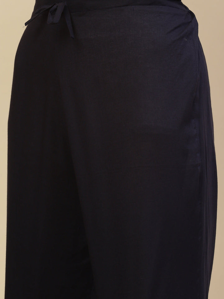 Resham Neck Embroidered Chanderi Kurta With Pants &amp; Dupatta