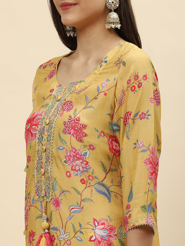 Neck Patti &amp; Floral Printed Muslin Kurta With Pants