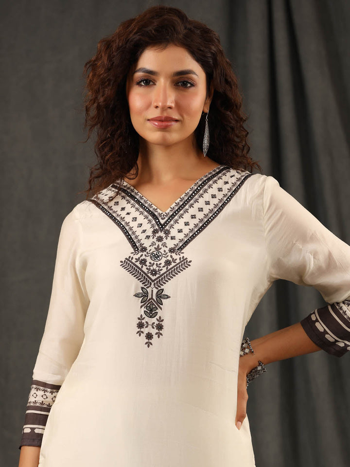 Neck Embroidered Muslin Kurta With Pants