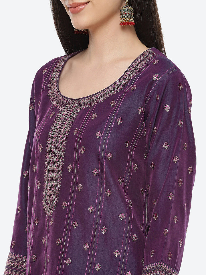 Embroidered Zari Neck Chanderi Kurti With Pant