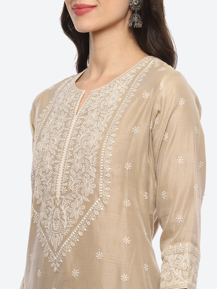 Thread Embroidered Chanderi Kurta With Pant
