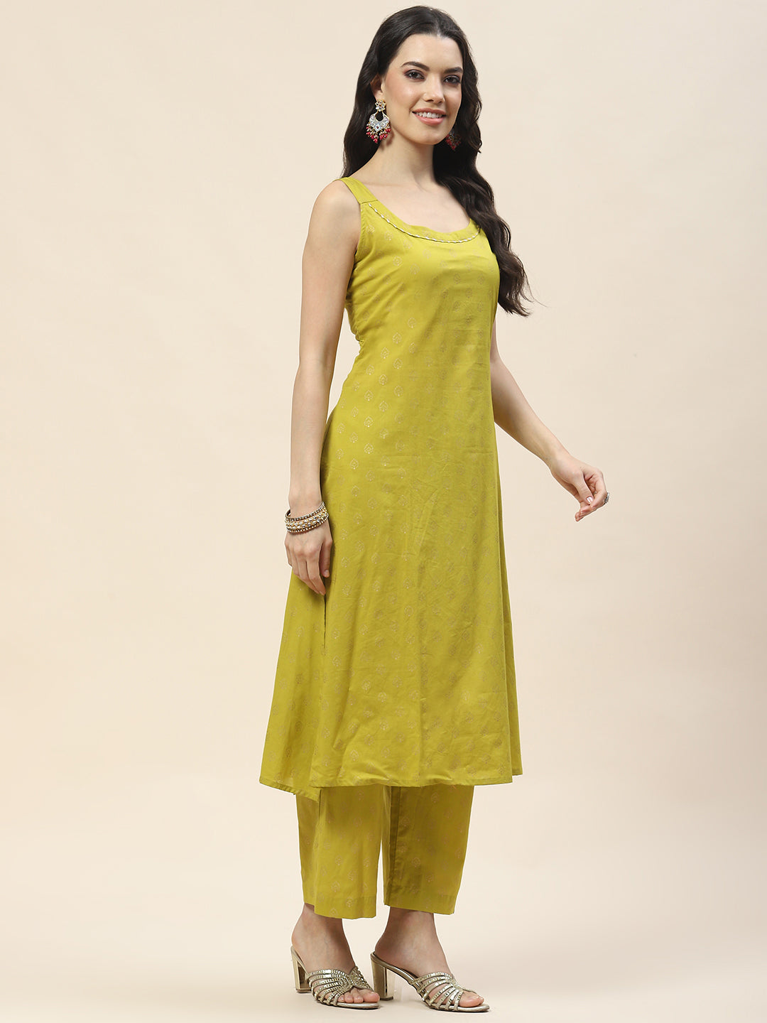 Embroidered Chanderi Kurta With Cape &amp; Pants