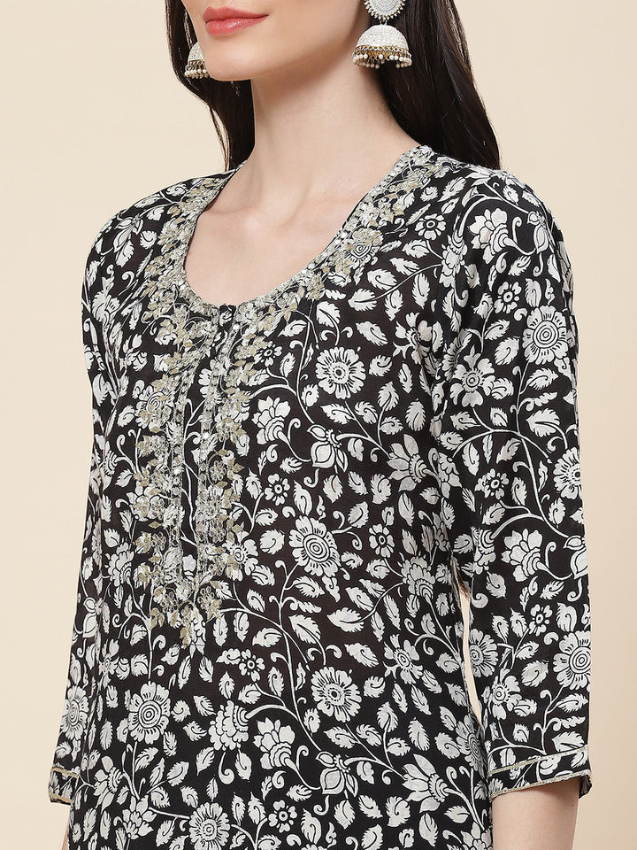 Printed &amp; Neck Embroidered Muslin Kurta With Pants