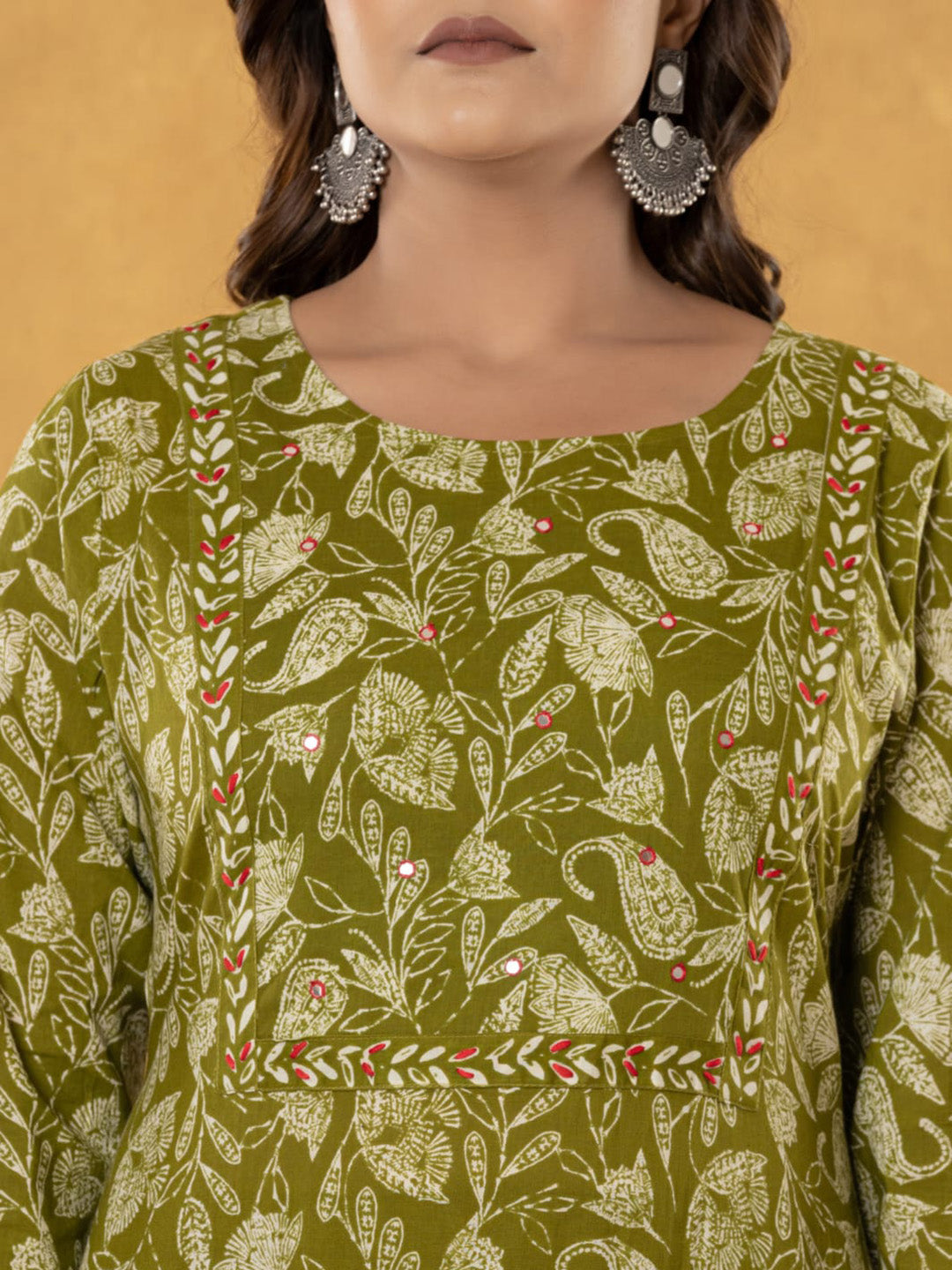Green Embroidered Cotton Blend Straight Suit Set With Dupatta