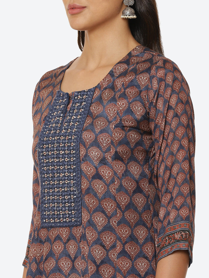 Mirror Neck Embroidered Muslin Kurta