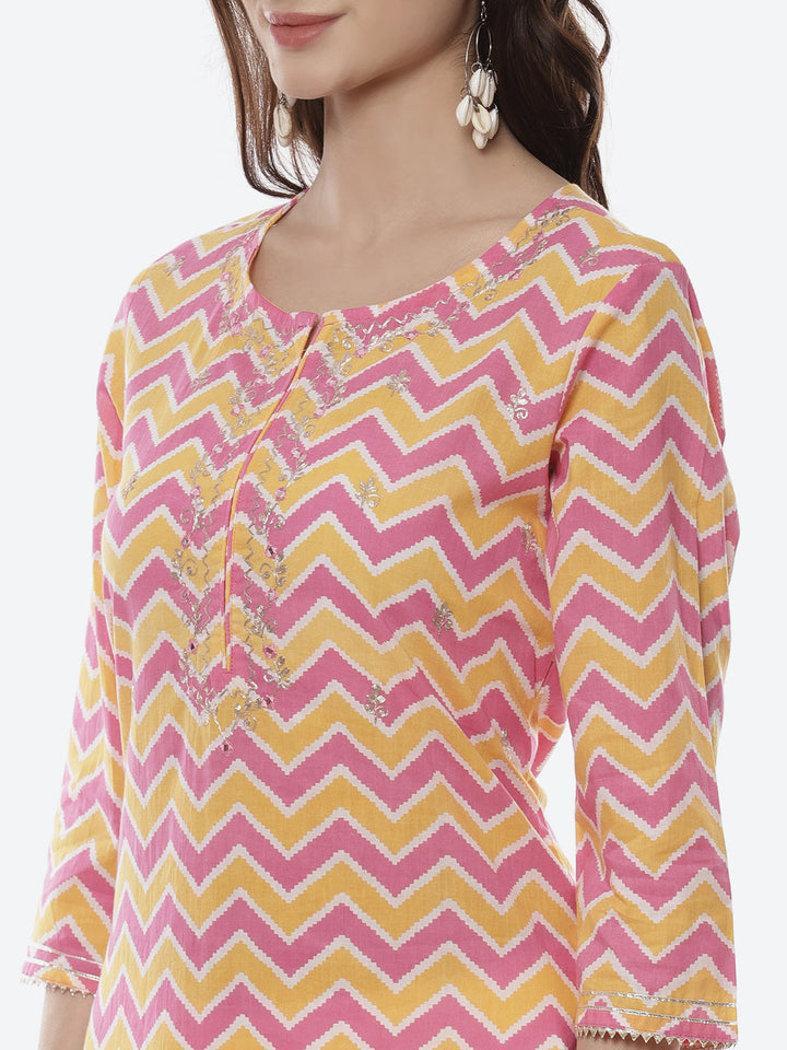 Leheriya Printed Neck Zari Cotton Kurti With Pant