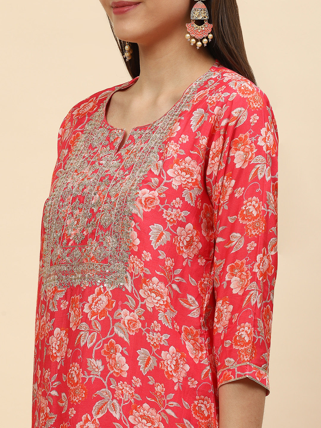 Zari Neck Embroidered Muslin Kurta With Pants