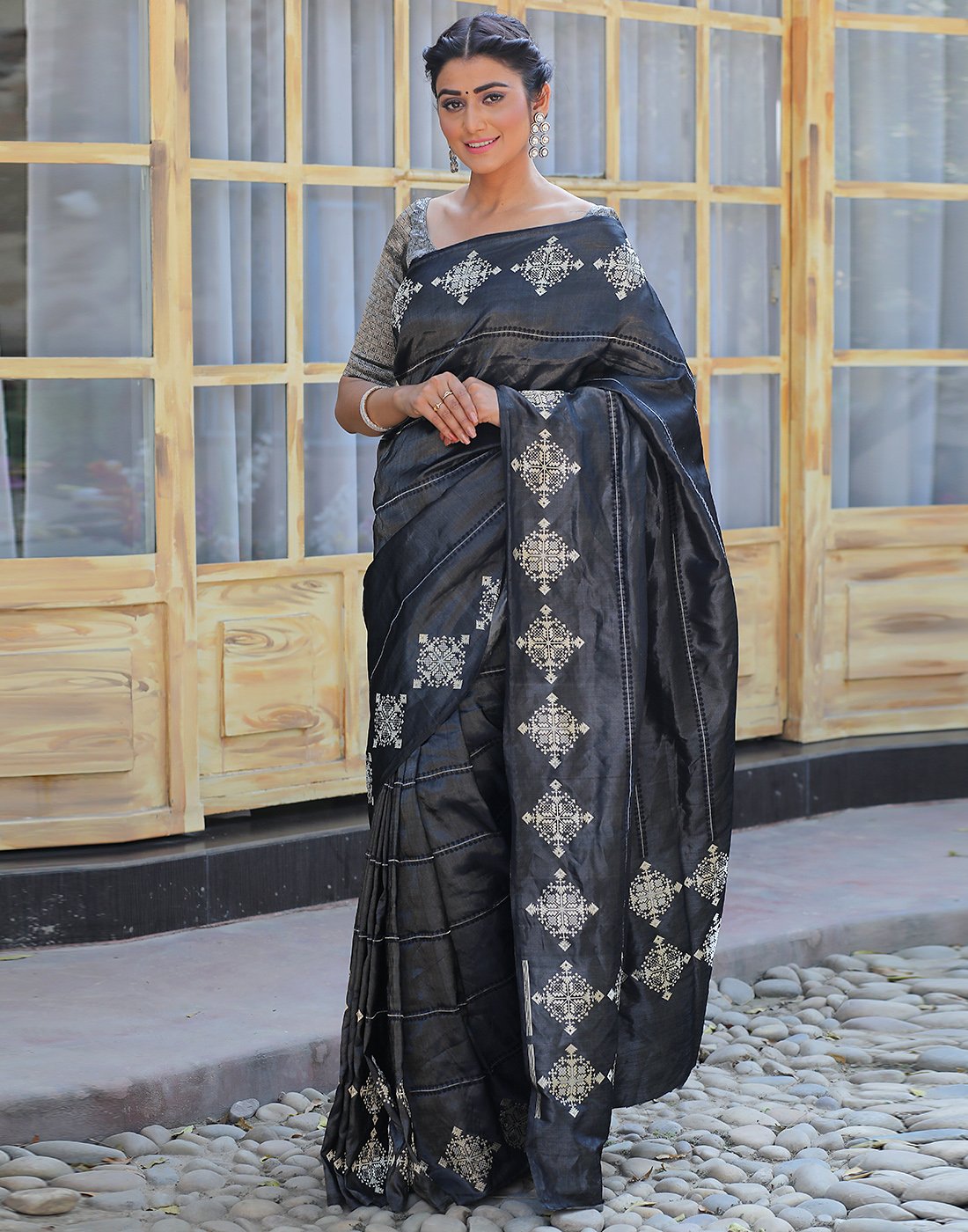 Banarasi Woven Tissue Silk Saree With Zari Booti Border