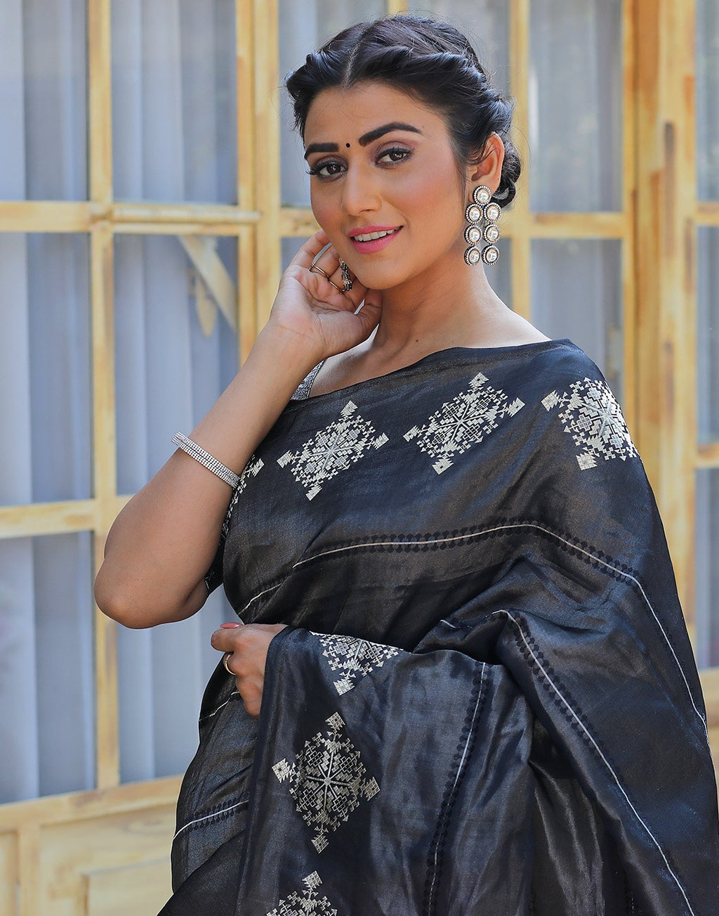 Banarasi Woven Tissue Silk Saree With Zari Booti Border