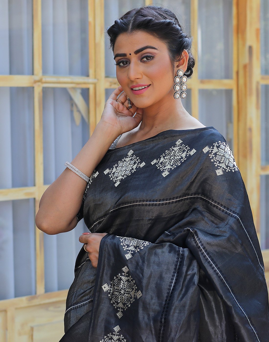Banarasi Woven Tissue Silk Saree With Zari Booti Border