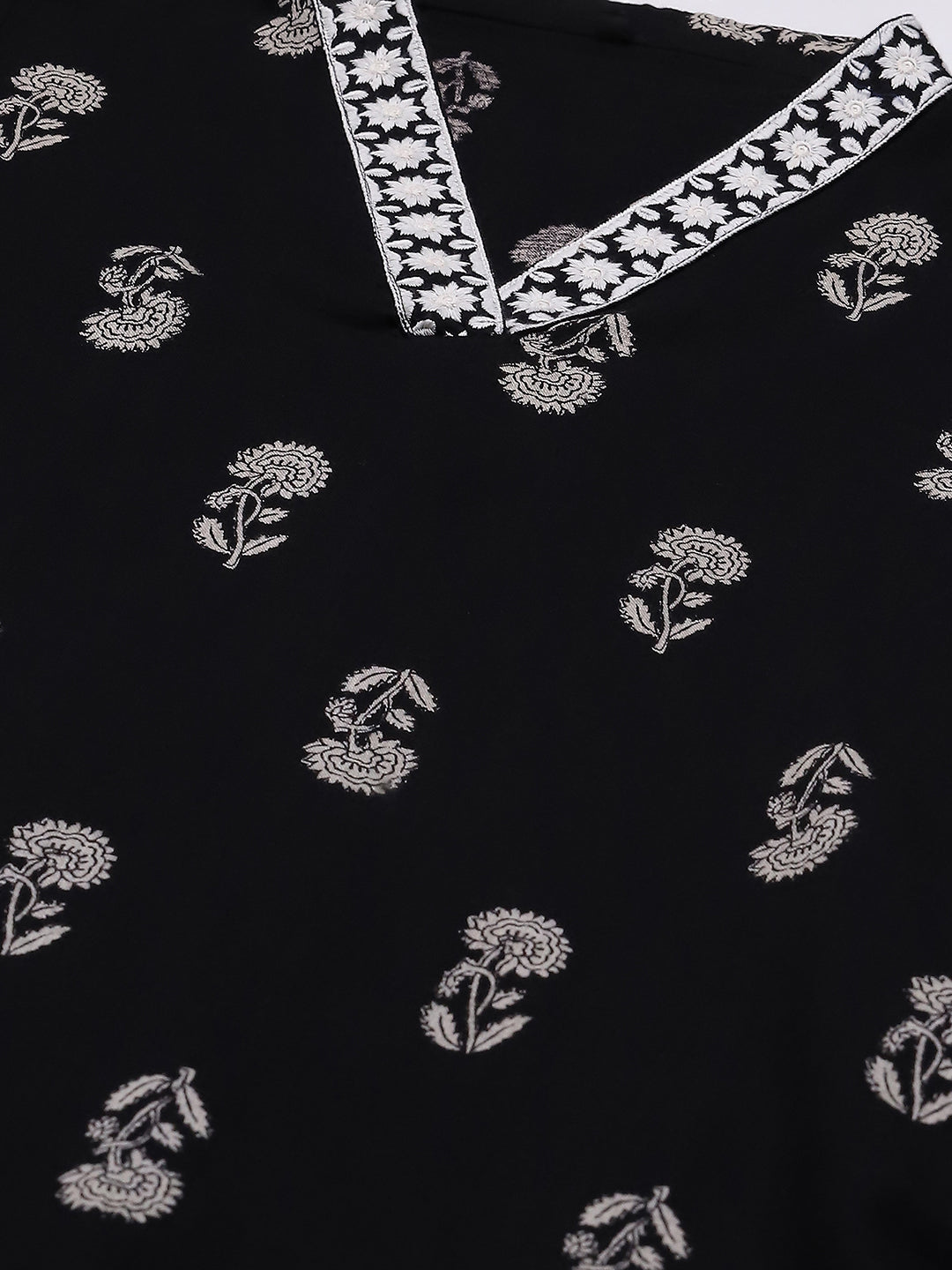 Printed Neck Embroidered Cotton Blend Kurta