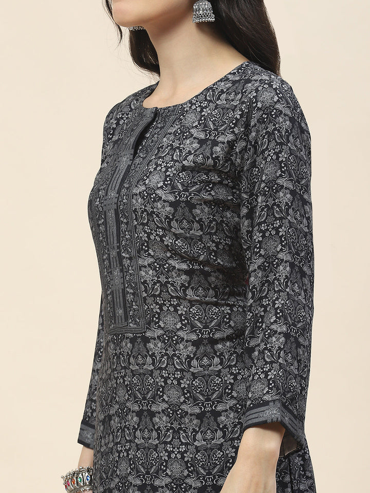 Printed Pashmina Kurta With Pants