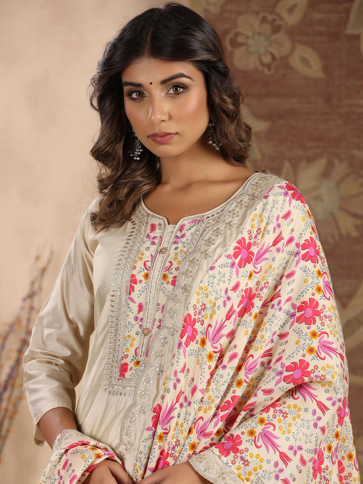 Neck Embroidered Chanderi Kurta With Pants &amp; Dupatta