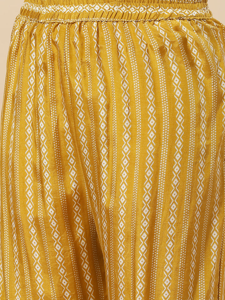Floral Printed Muslin Kurta With Pants