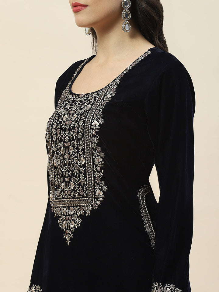 Neck Embroidered Velvet Kurta With Pants