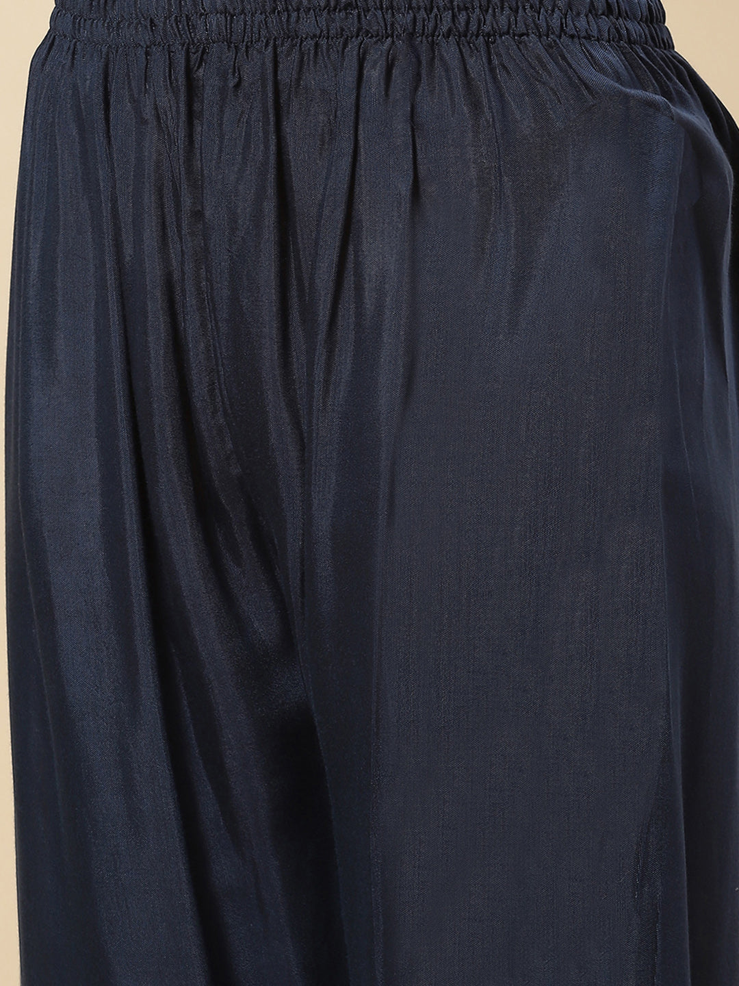 Zari Neck Embroidered Muslin Kurta With Pants
