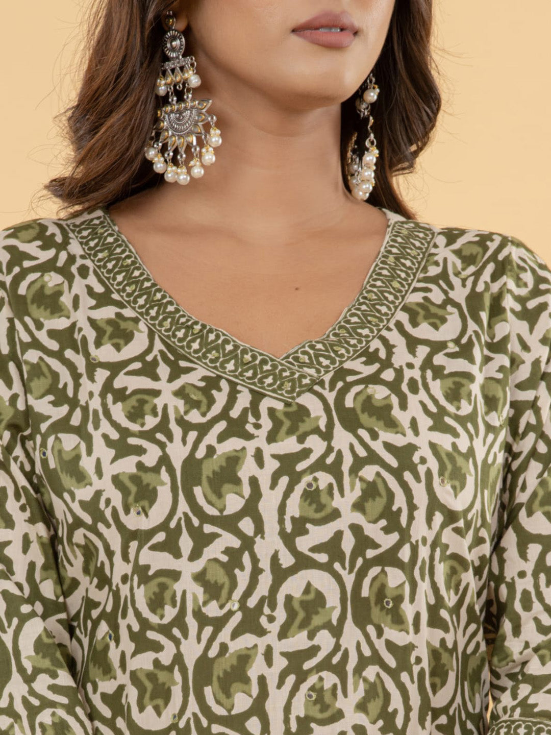 Green Embroidered Cotton Blend Straight Suit Set With Dupatta