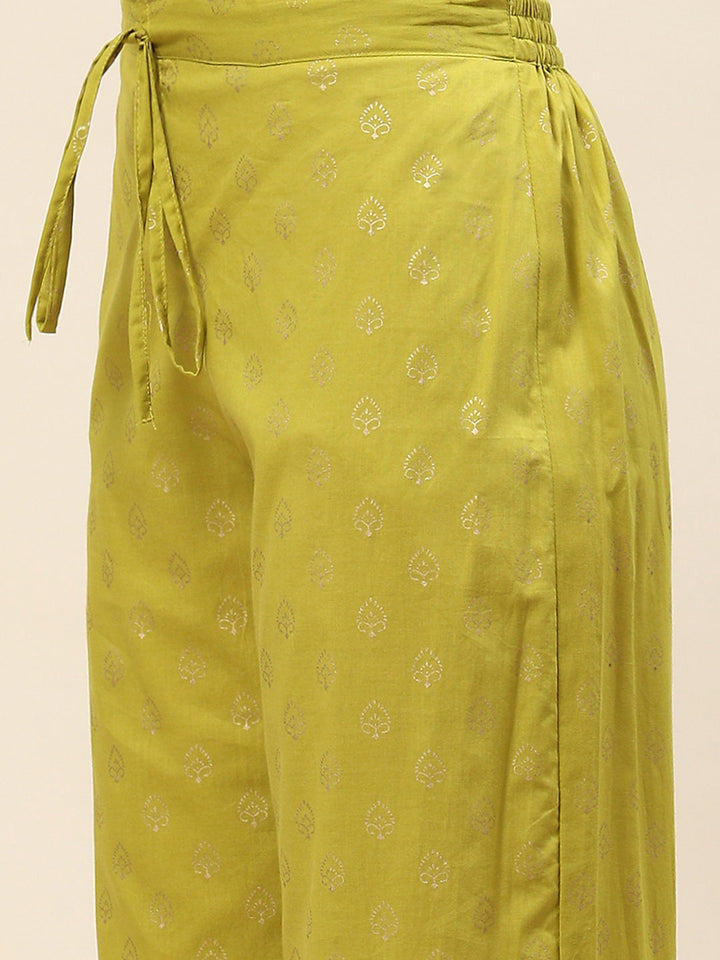 Embroidered Chanderi Kurta With Cape &amp; Pants