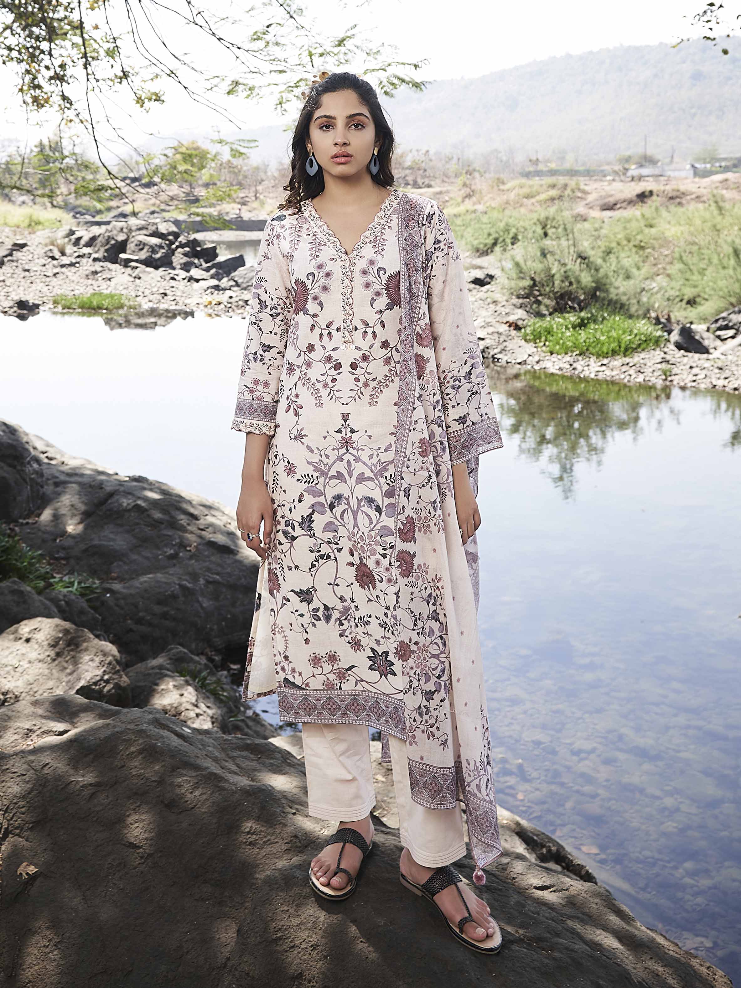 Floral Printed Kurta With Pants & Dupatta