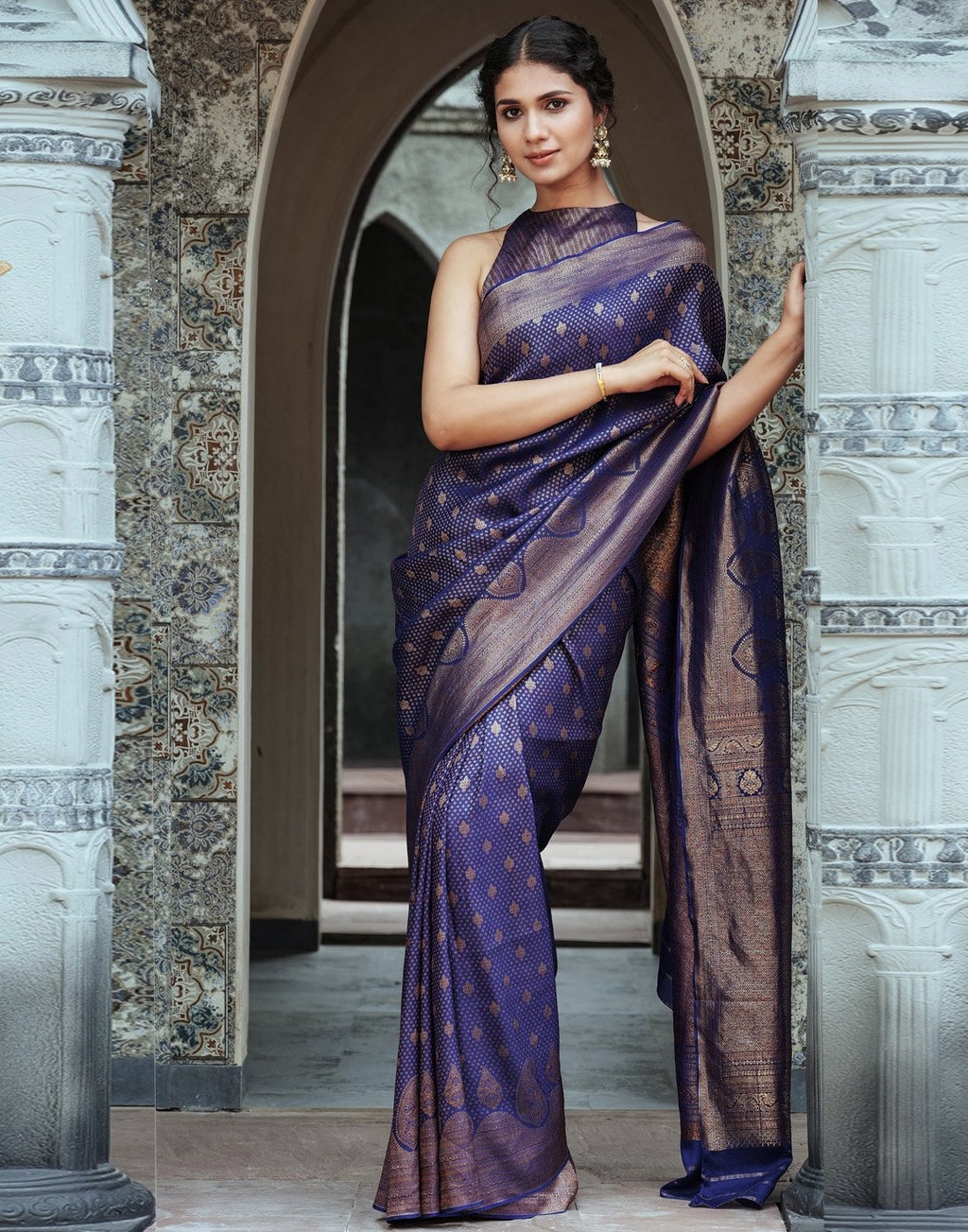 Crepe Heavy Brocade Zari Booti Saree
