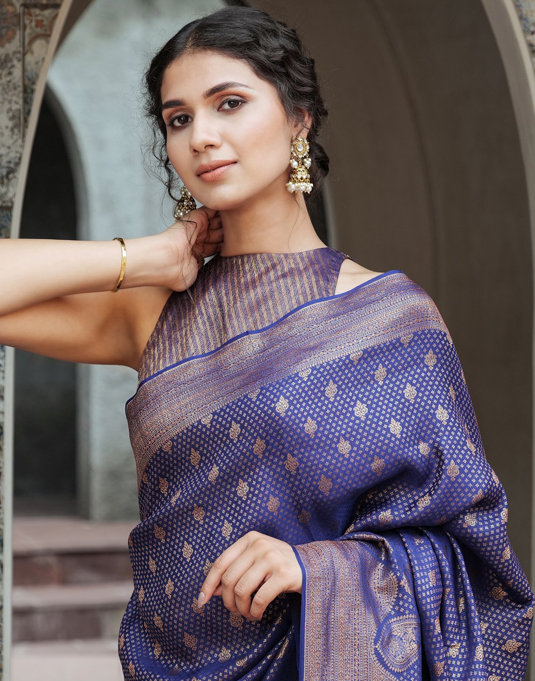 Crepe Heavy Brocade Zari Booti Saree