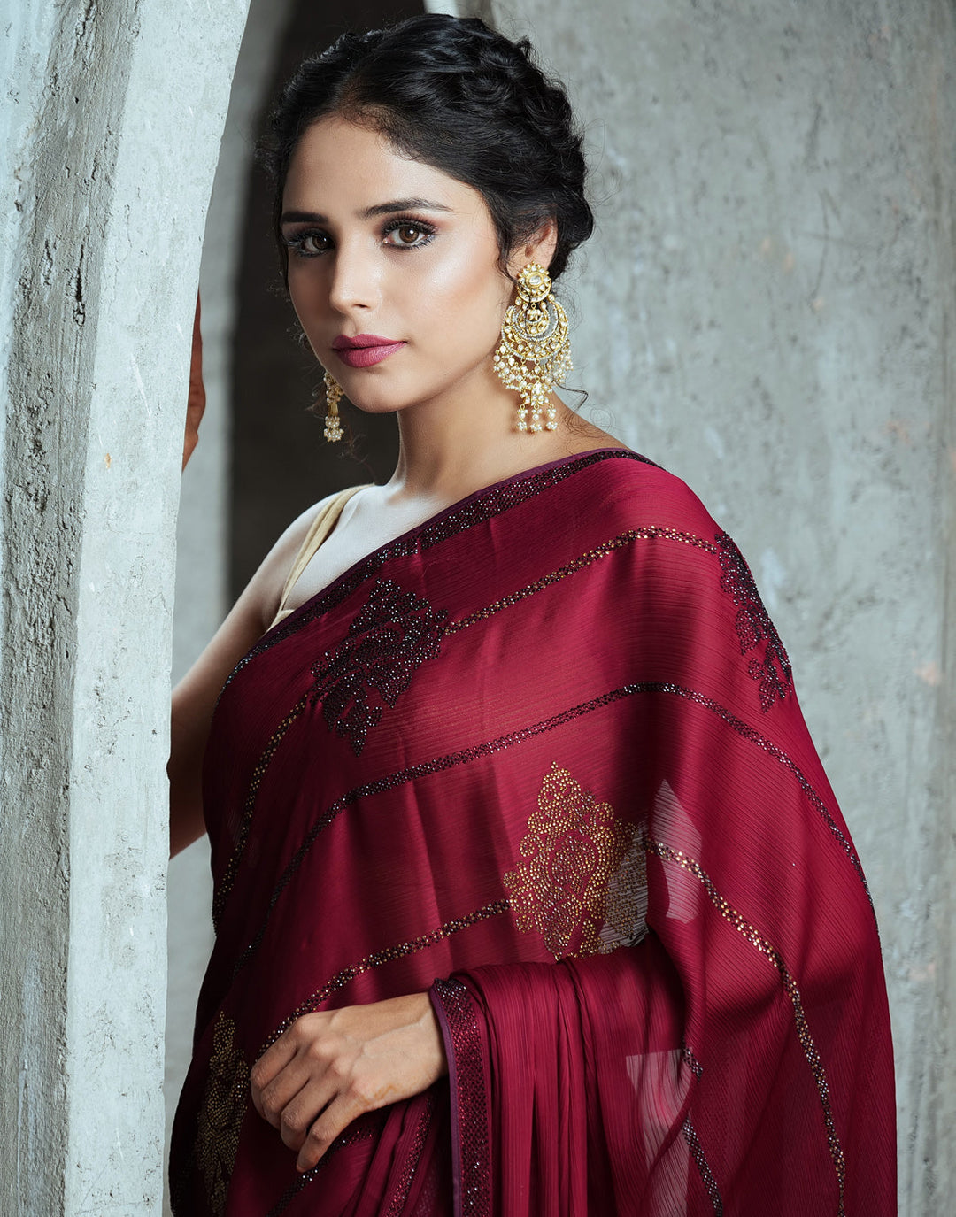 Zari Border Booti Chiffon Plain Saree
