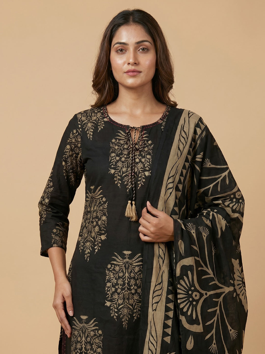 Black Embroidered Cotton Blend Straight Round Neck Suit Set