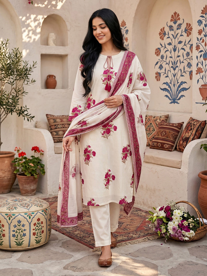 Pink Embroidered Cotton Blend Straight Round Neck Suit Set