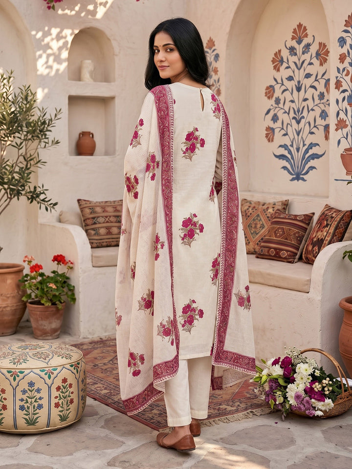 Pink Embroidered Cotton Blend Straight Round Neck Suit Set