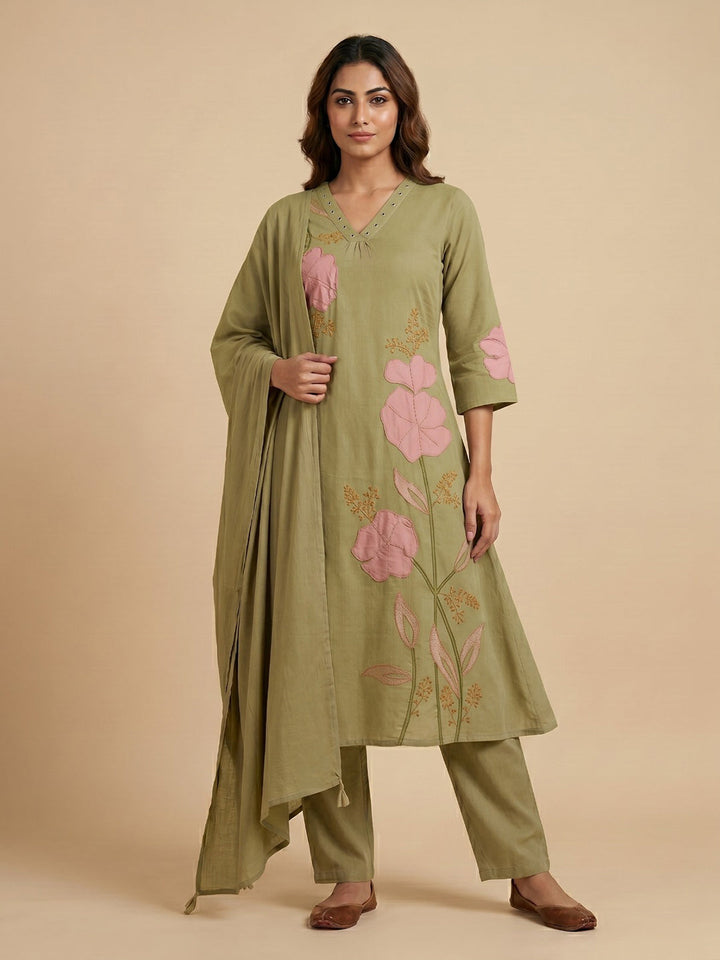 Green Embroidered Cotton Blend Straight Round Neck Suit Set