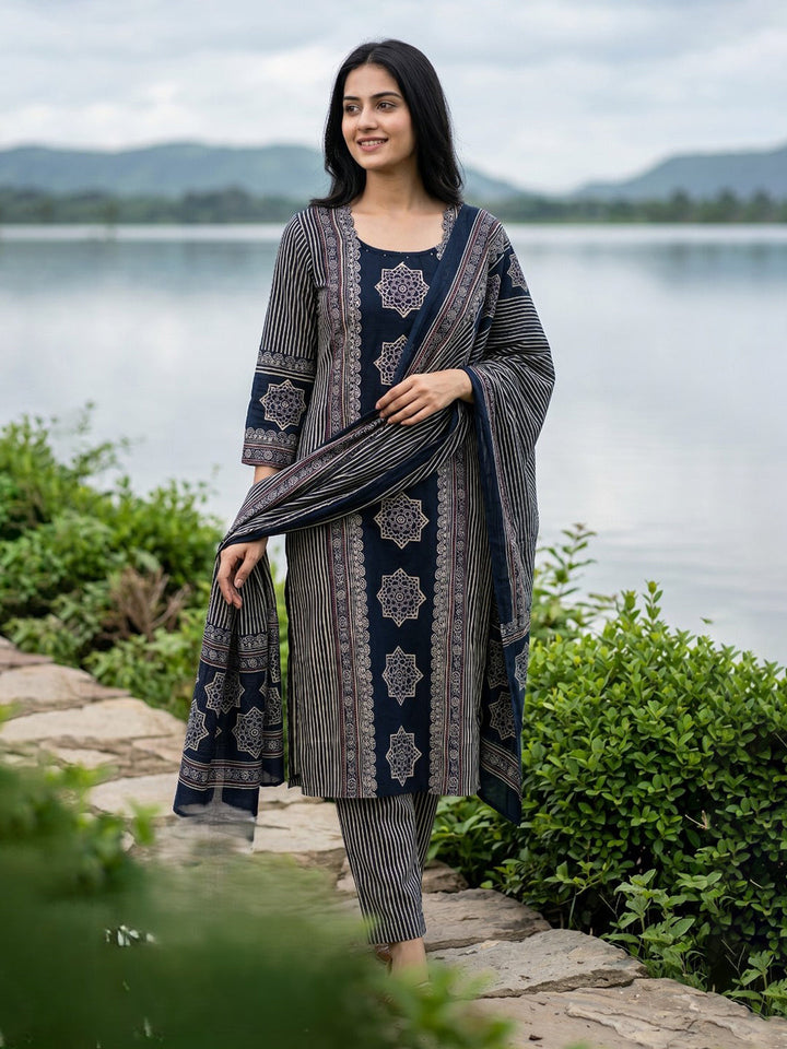 Blue Printed Cotton Blend Straight Round Neck Suit Set