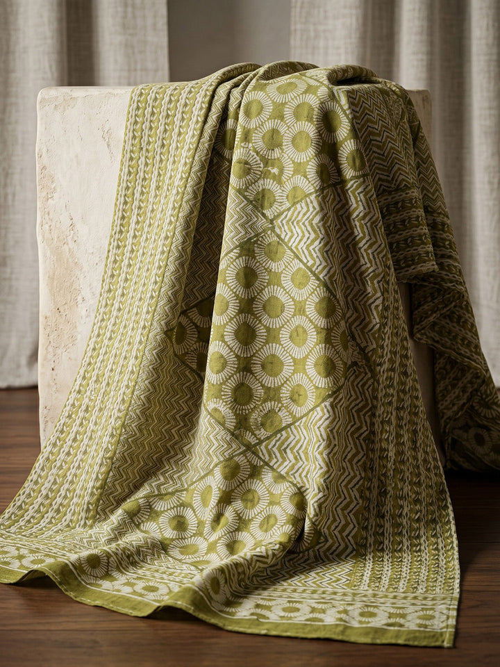 Green Embroidered Cotton Blend Straight Suit Set With Dupatta