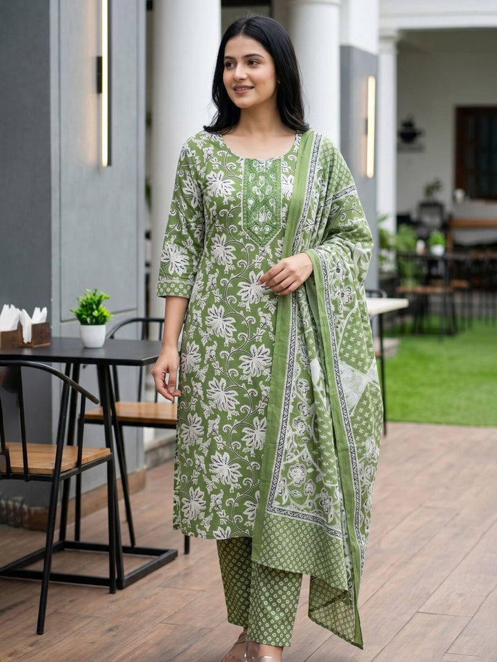 Green Printed Cotton Blend Straight Round Neck Suit Set