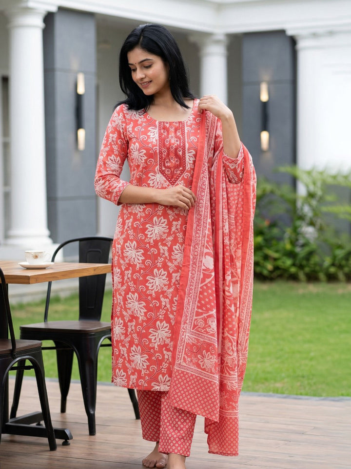 Red Printed Cotton Blend Straight Round Neck Suit Set